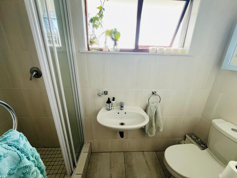 6 Bedroom Property for Sale in Gonubie Eastern Cape